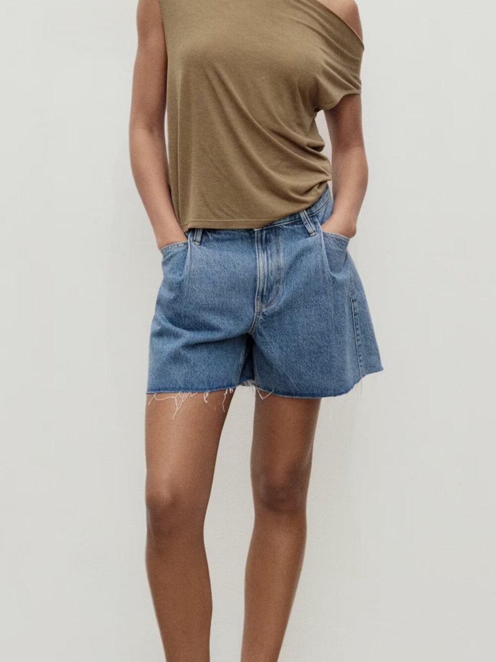 MANGO | Denim shorts with Frayed Hem and Pleats (size 8)